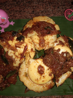 முட்டை மிளகு இட்லி (Egg chilly idly recipe in Tamil) செய்முறை முக்கிய புகைப்படம்