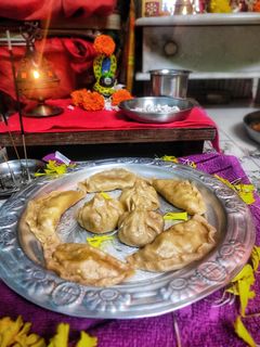 पुरणाचे दिंडे आणि मोदक (purnache dinde ani modak recipe in marathi) रेसिपी चे मुख्य फोटो