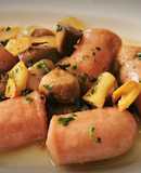 Salchichas frescas encebolladas con Champiñones