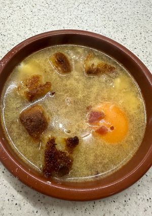 Una foto de Sopa castellana o de ajo