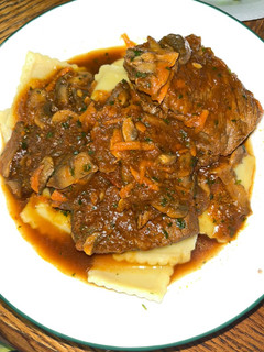 Una foto de Carne a la Cacerola con Ravioles