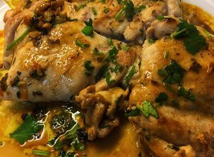 Foto principal de Contramuslos de pollo con jugo de limón y cilantro fresco