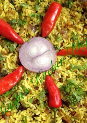 A picture of Onion fried rice.