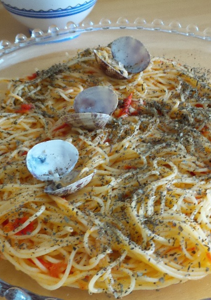 Una foto de Espagueti con almejas y tomatitos