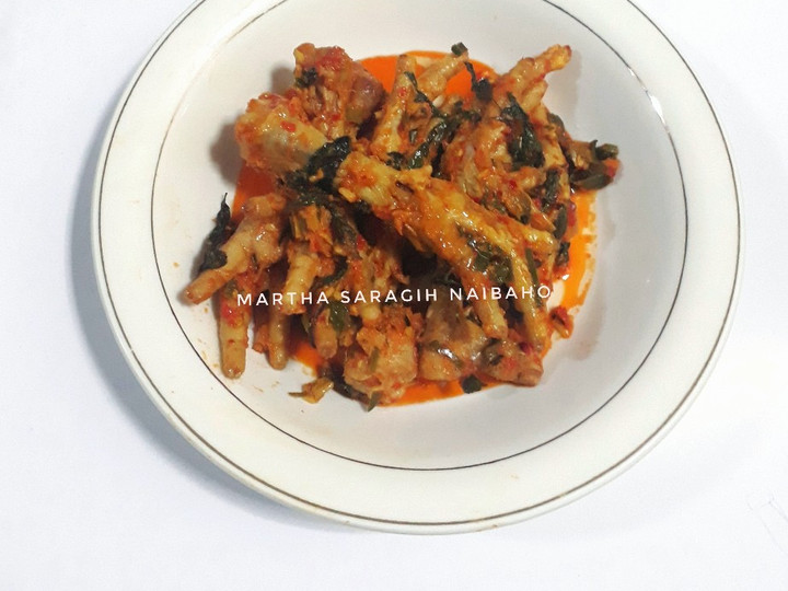 Bagaimana Menyiapkan Ceker Woku Rica yang Lezat