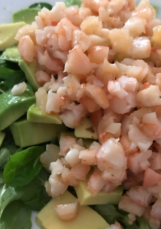 Una foto de Tartar de langostinos (cocidos)