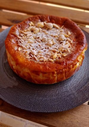 Una foto de Tarta de queso con toffee y frutos secos