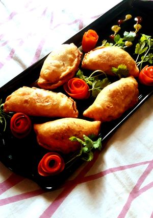 চীজি চিকেন পুলি ফ্রাই (cheesy chicken puli recipe in Bengali) রেসিপির প্রধান ছবি