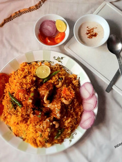 A picture of Butter Chicken Biryani.