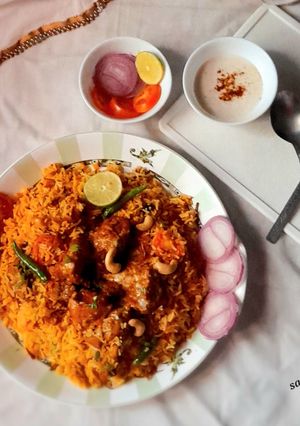 A picture of Butter Chicken Biryani.