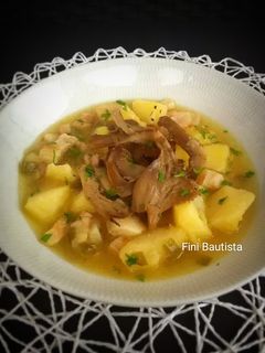 Una foto de Guiso de patatas con panceta y setas