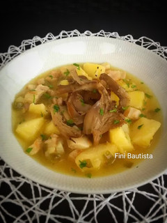 Una foto de Guiso de patatas con panceta y setas