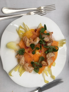Una foto de Carpacho de calabaza 🎃 con gambas 🍤 y endivias 🤪