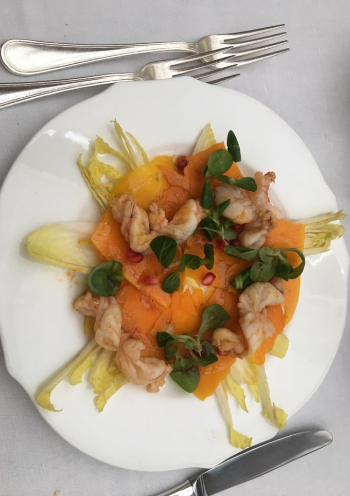 Una foto de Carpacho de calabaza 🎃 con gambas 🍤 y endivias 🤪