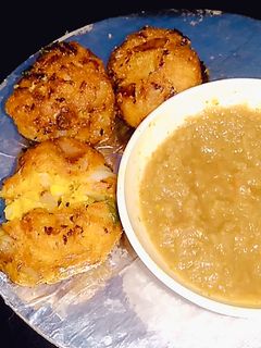 आलू बोंडा (aloo bonda recipe in Hindi) रेसिपी मुख्य फोटो