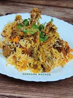 चिकन बिरयानी (Chicken Biryani recipe in Hindi) रेसिपी मुख्य फोटो