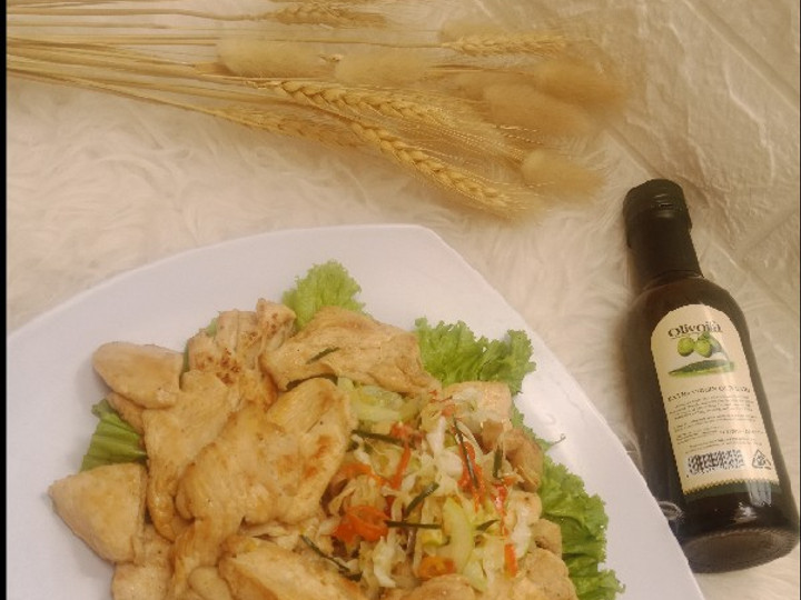 Wajib coba! Resep buat Grilled Chicken Salad Sambal Matah with Olivoila  sedap