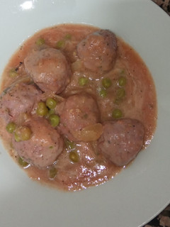 Una foto de Albóndigas en salsa de tomate ligeras