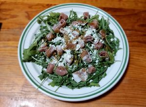 Una foto de Ensalada de arúgula con prosciutto y queso azul