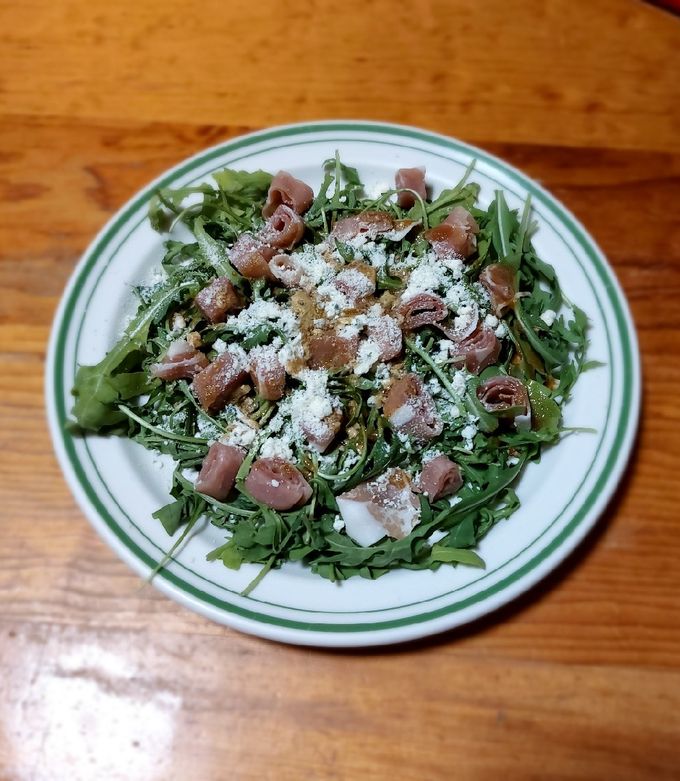 Una foto de Ensalada de arúgula con prosciutto y queso azul