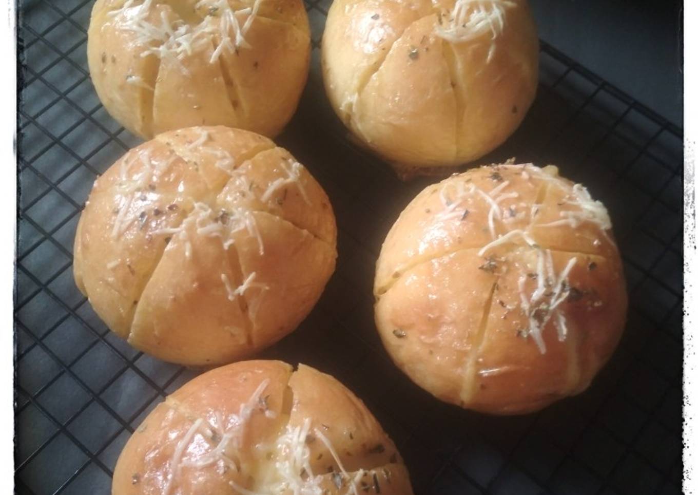 Korean Garlic Cheese Bread