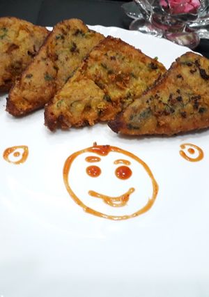A picture of Aalu bread pakoda.
