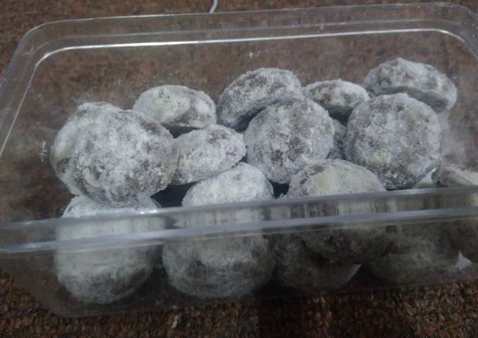 Black Snow White Cookies