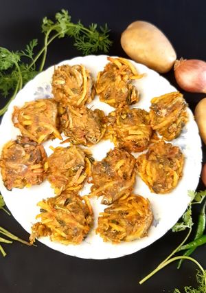 আলু দিয়ে মলা মাছের বড়া রেসিপির প্রধান ছবি