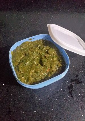A picture of Dhaniya chutney.