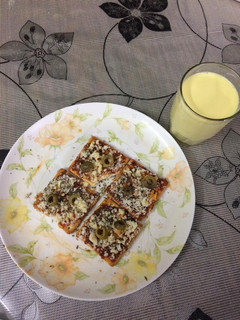 A picture of Pizza crackers.