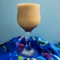 A picture of Dates and almond milk shake 🥛🤠😋.