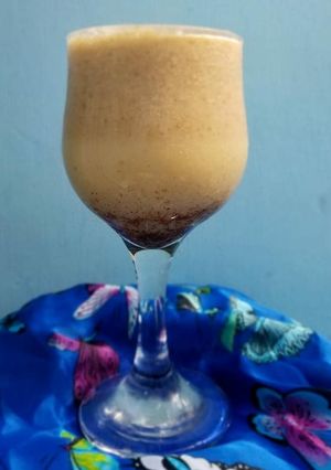 A picture of Dates and almond milk shake 🥛🤠😋.