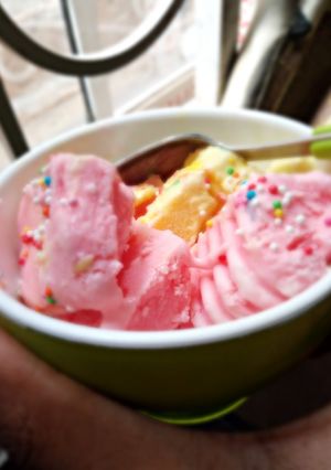 A picture of Strawberry and fresh vanilla ice cream*.