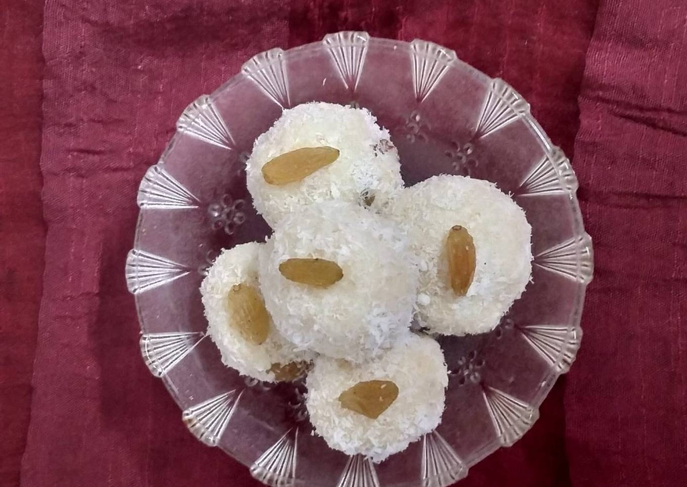 Milkmaid coconut laddoo😋