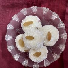 A picture of Milkmaid coconut laddoo😋.