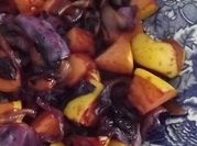 Una foto de ensalada de repollo morado