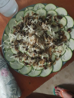 Una foto de Carpaccio de calabacín