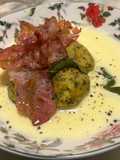 Canederli con verza e patate fonduta di puzzone e pancetta croccante