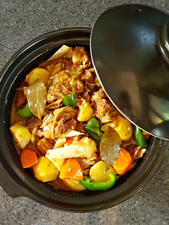 A picture of Goat stew in tomato sauce.