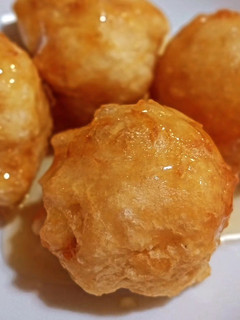 Una foto de Buñuelos de masa de pan con miel