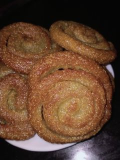 صورة لوصفة حلوى تركي بالسميد طعمها يجنن 😋😋😋😋