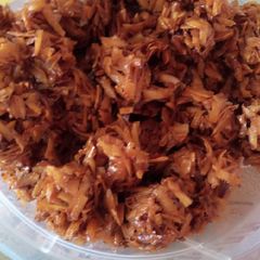 Sweet coconut chips A picture of Sweet coconut chips.