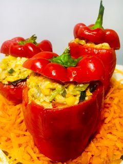 Una foto de AJÍES MORRONES RELLENOS 🫑🧅🥕🌽🫑
