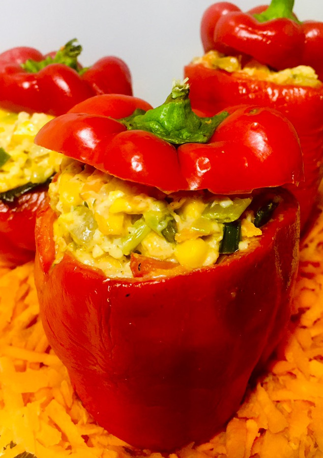 Una foto de AJÍES MORRONES RELLENOS 🫑🧅🥕🌽🫑