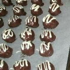 A picture of Oreo Truffles.