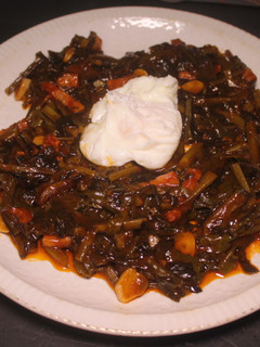 Una foto de Acelgas con beicon y tomate frito