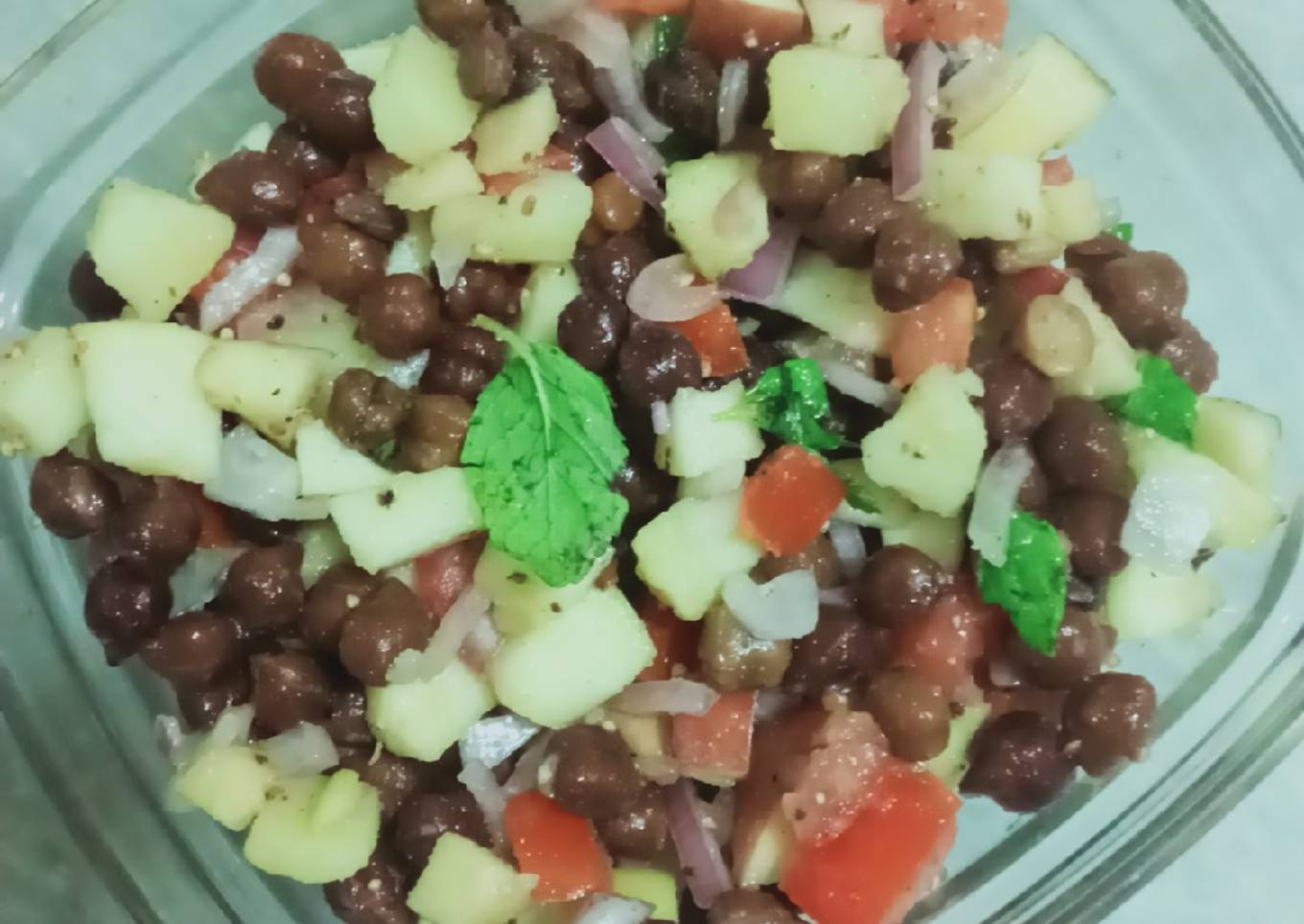 Black chick pea salad 🥗