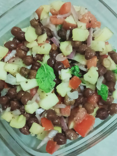 A picture of Black chick pea salad 🥗.