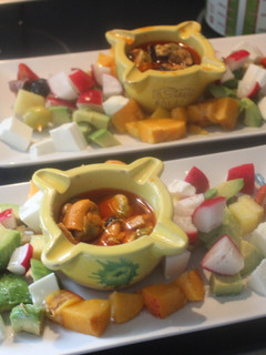 Una foto de Ensalada con cazuelita de mejillones