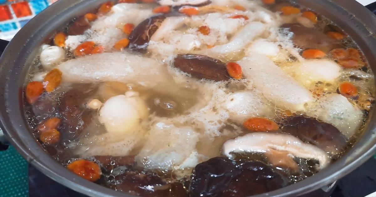 สูตร ซุปไก่ตุ๋นยาจีน โดย piya peipei - Cookpad